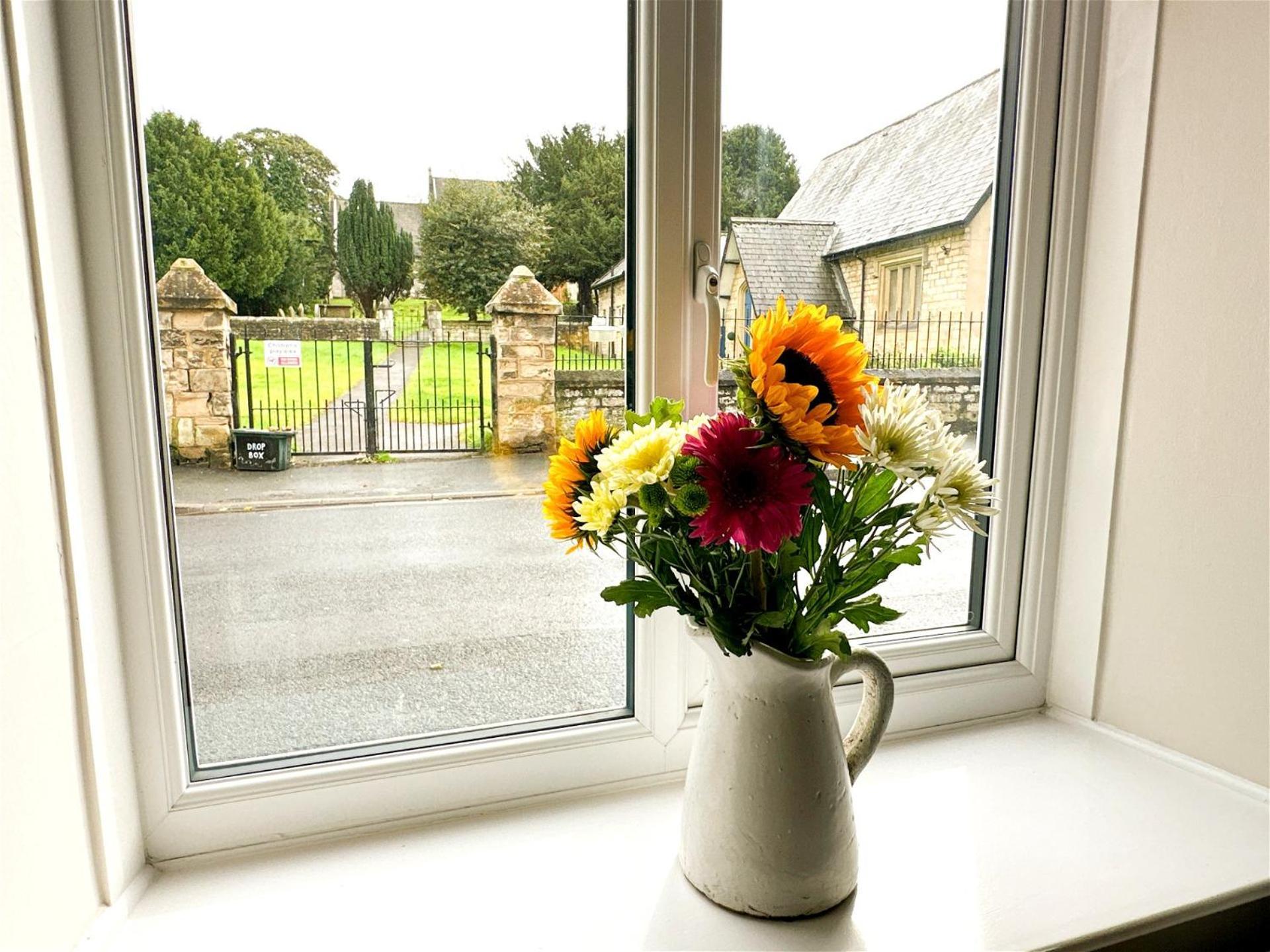 Country Cottage With Church View And Fireplace Near Leeds & York Екстериор снимка